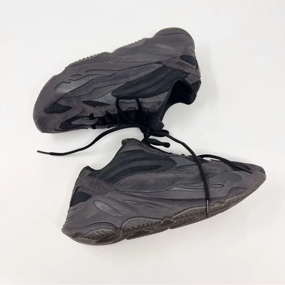 [Yeezy] Boost 700 V2 Vanta Black Athletic Sneakers